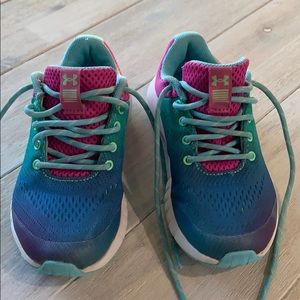 Girls Under Armour Tennis Shoes